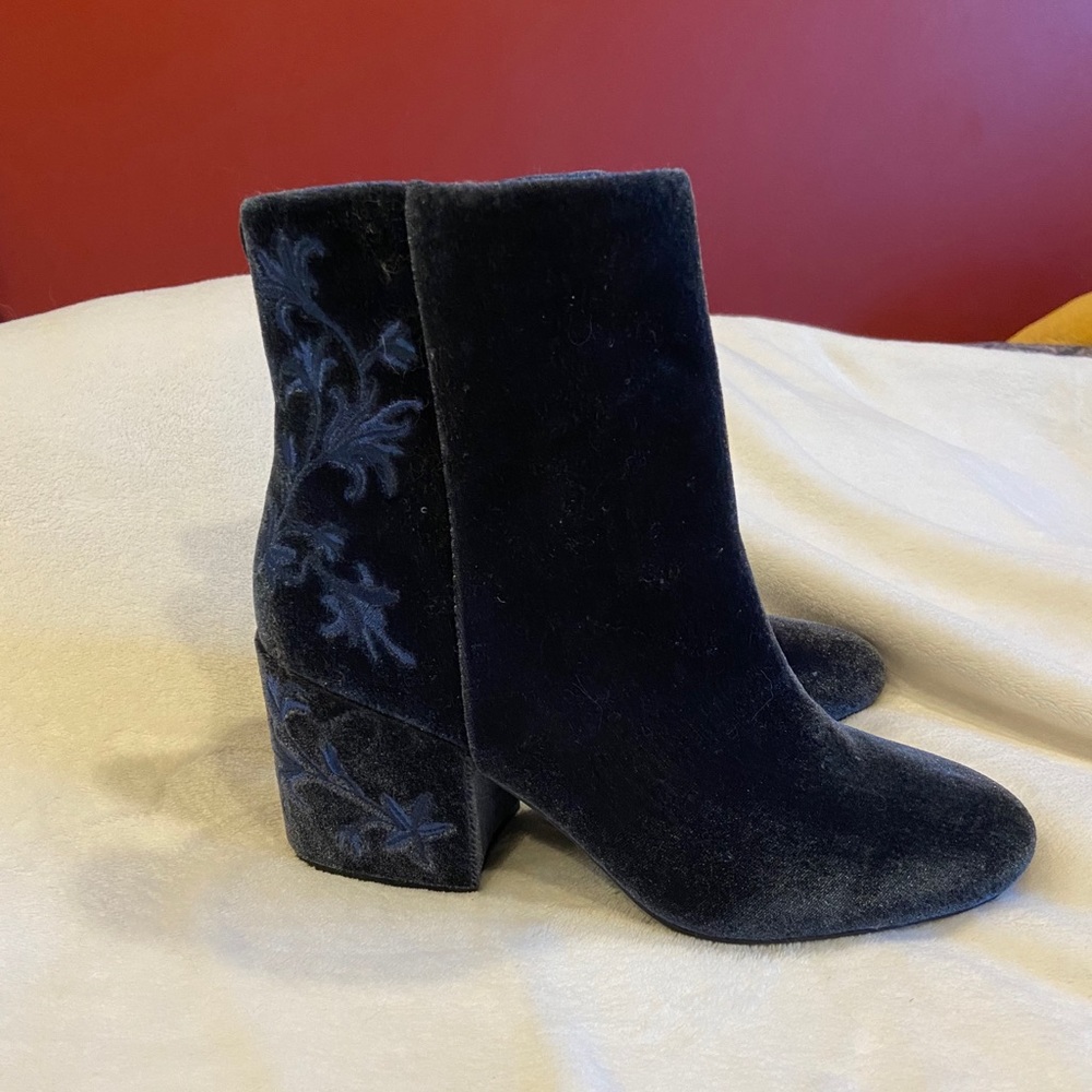 Kenneth Cole Velvet Heeled Boots; Sz. 8